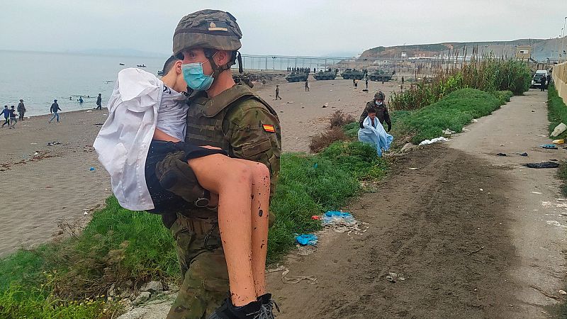 Las mañanas de RNE con Íñigo Alfonso - Qué pasa con los menores que han llegado a Ceuta