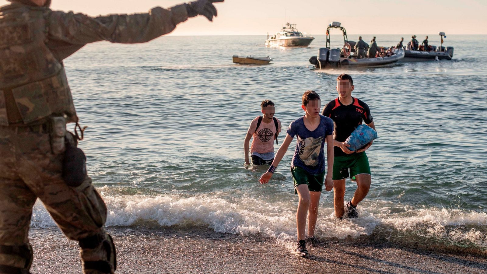 Las mañanas de RNE con Íñigo Alfonso - La ley de la infancia impedirá explorar a los menores inmigrantes - Escuchar ahora