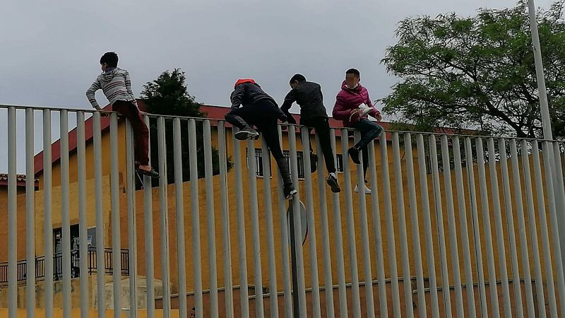 14 horas - Ceuta intenta atender a los menores víctimas de la crisis con Marruecos - Escuchar ahora