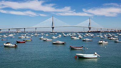 24 horas - Las autoridades de la Bah�a de Algeciras defienden la "especial singularidad" de la zona - Escuchar ahora