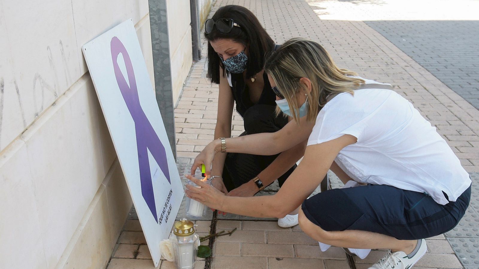 14 horas Fin de Semana - Asesinada una mujer presuntamente por su pareja en Alovera, la número 15 en lo que va de año - Escuchar ahora