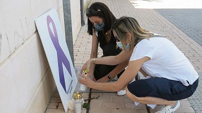 14 horas Fin de Semana - Asesinada una mujer presuntamente por su pareja en Alovera, la n�mero 15 en lo que va de a�o - Escuchar ahora