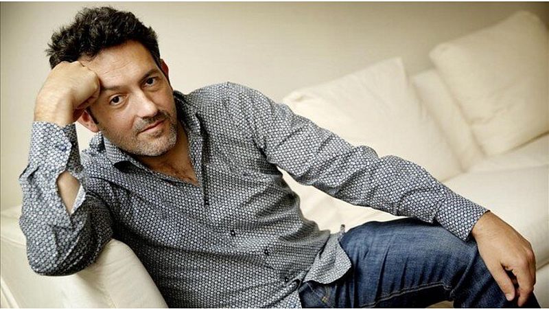 Libros de arena - Mikel Santiago presenta 'En plena noche' - Escuchar ahora