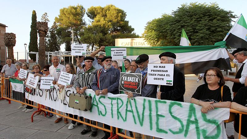 España a las 8 Fin de Semana - Foco España: Milana Bonita, 4 años de lucha por un tren digno para Extremadura