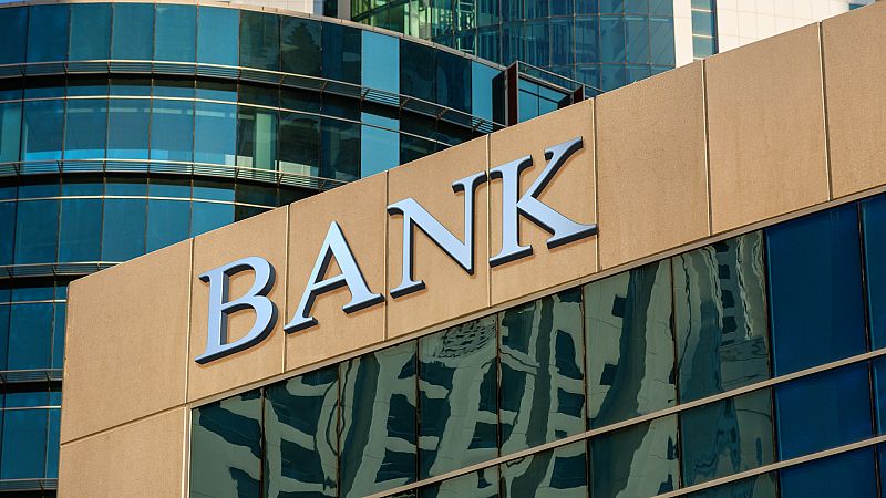 Más cerca - La doble identificación bancaria - Escuchar ahora