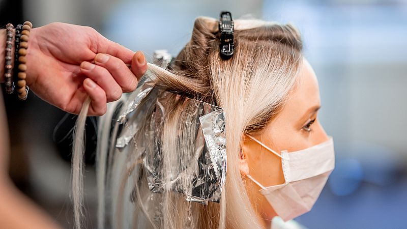 Más cerca - Seguiremos pagando un IVA del 21% en las peluquerías