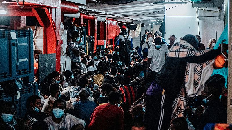 Las mañanas de RNE con Íñigo Alfonso - El 'Ocean Viking' reclama puerto seguro para los 572 migrantes a bordo: "No sabemos cuanto pueden aguantar" - Escuchar ahora