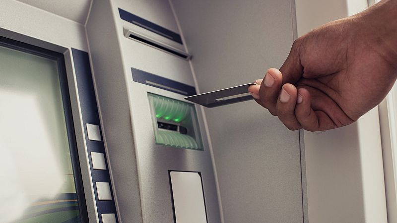 Más Cerca - La exclusión financiera de los inmigrantes: hasta un año para abrir una cuenta bancaria - Escuchar ahora