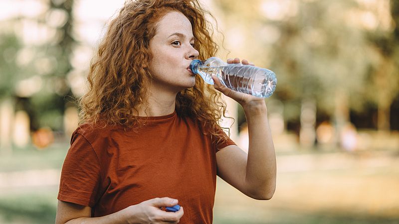 Más cerca - Beber agua, incluso sin sed - Escuchar ahora