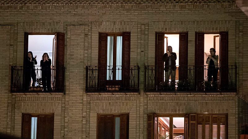 Las mañanas de RNE con Íñigo Alfonso - Ana Carmona, catedrática: "Me suscita perplejidad que el estado de alarma no sirva para confinar pero las leyes sectoriales decreten toques de queda" - Escuchar ahora