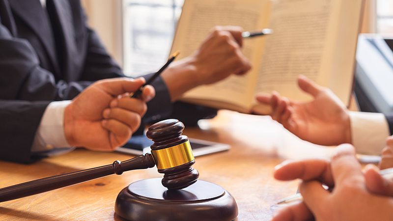 Más cerca - El arbitraje y la mediación, opciones para la resolución de conflictos judiciales - Escuchar ahora