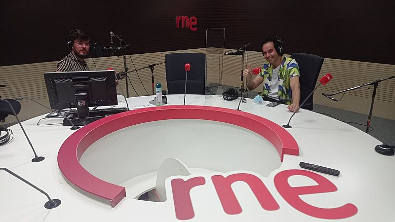 Por tres razones - Nos perdemos en el laberinto del lenguaje de Antílopez - Escuchar ahora