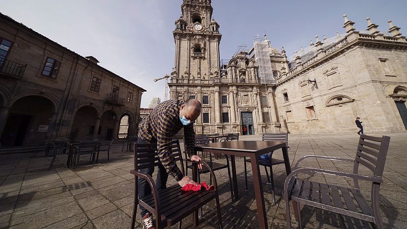 14 horas - Los hosteleros gallegos reconocen las dificultades de pedir el certificado Covid para entrar en los bares: "La gente no lo lleva a mano"