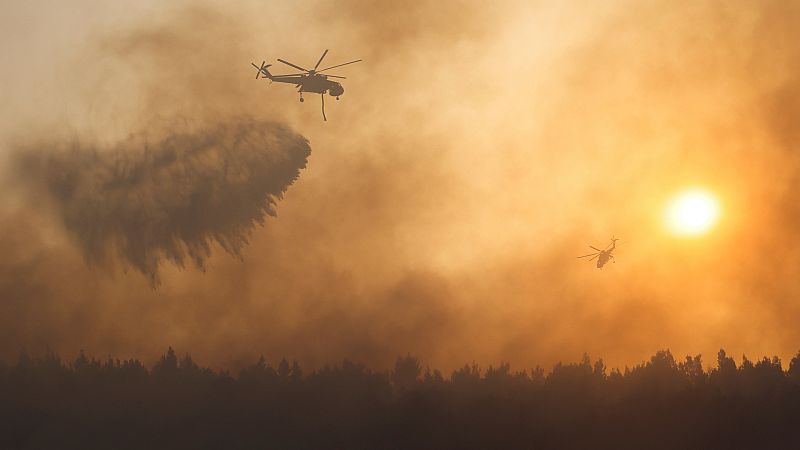 14 horas - Incendios en Grecia: "Amanecimos con un escenario de pesadilla en Atenas"