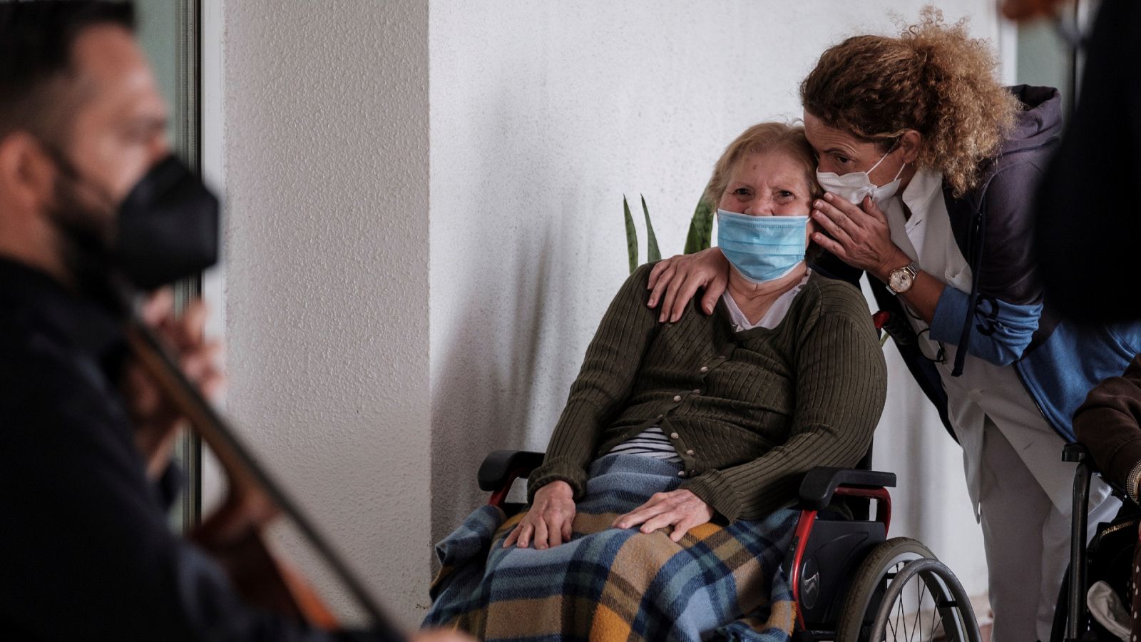 Las Mañanas de RNE - Tercera dosis en residencias: "Parece que no habrá dudas y que en septiembre vamos a empezar a vacunar" - Escuchar ahora