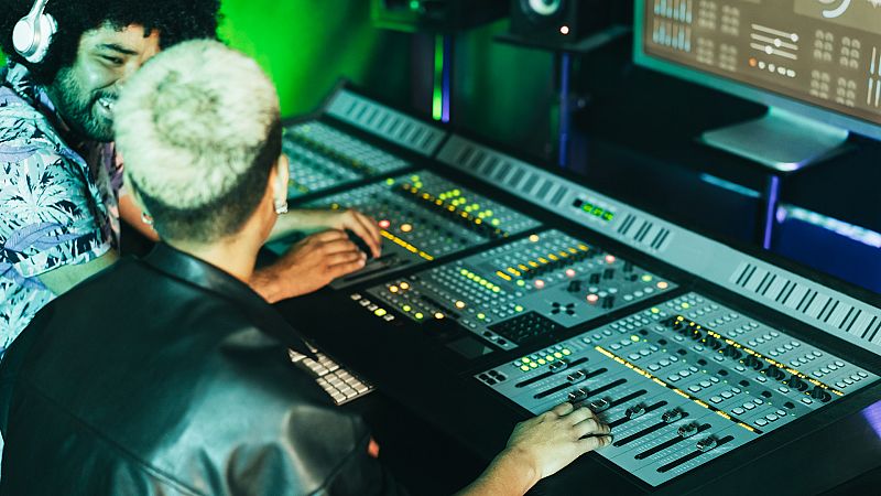 Por tres razones - Neurociencia a ritmo de reggaeton - Escuchar ahora