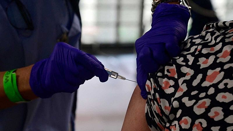 Más cerca - "Las empresas no pueden imponer la vacunación" - Escuchar ahora