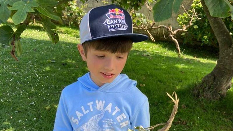 Más cerca - Martín y su super perro no tienen techo