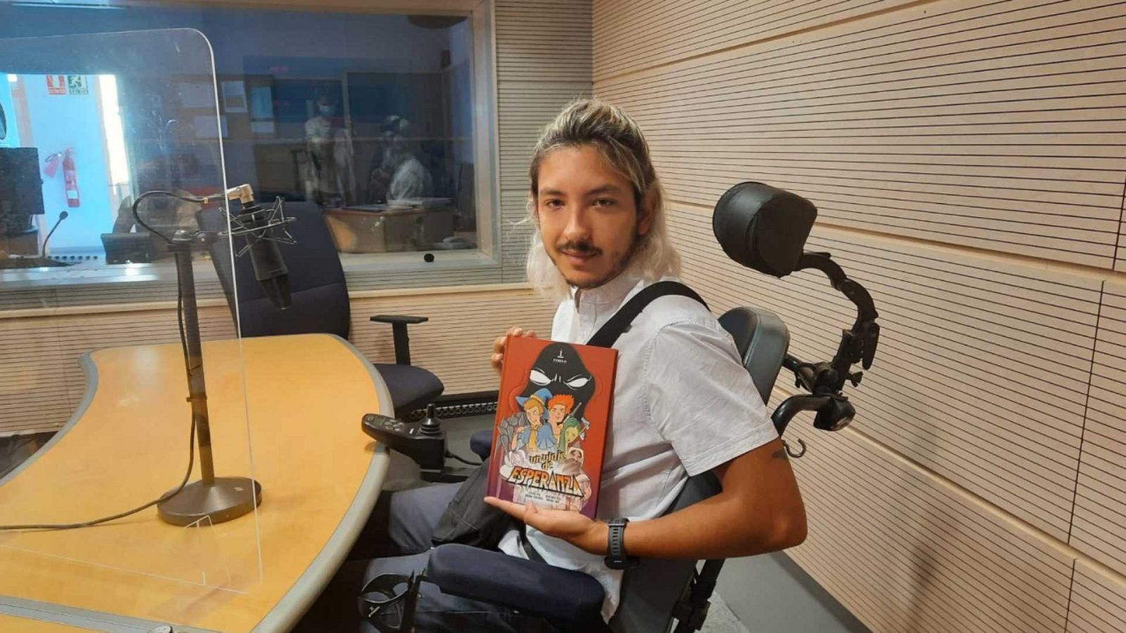 El gallo que no cesa - Adrián Martínez, un ejemplo de superación y esperanza - Escuchar ahora