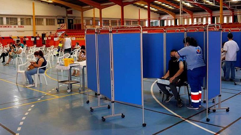 24 horas - Epidemiólogo: "Las vacunas deben llegar a todo el mundo para controlar la pandemia" - Escuchar ahora