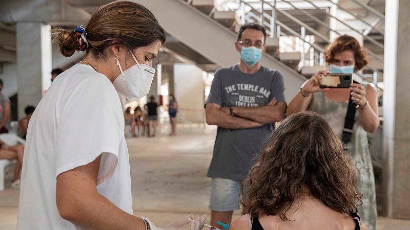 Las mañanas de RNE con Íñigo Alfonso - Quique Bassat, pediatra, sobre el aumento de las ratios: "Estamos ante una variante peligrosa y eso puede complicar su transmisión" - Escuchar ahora