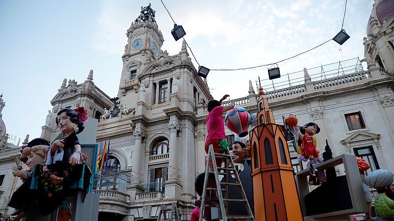 Más cerca - Nervios e ilusión en Valencia en el primer día de Fallas - Escuchar ahora