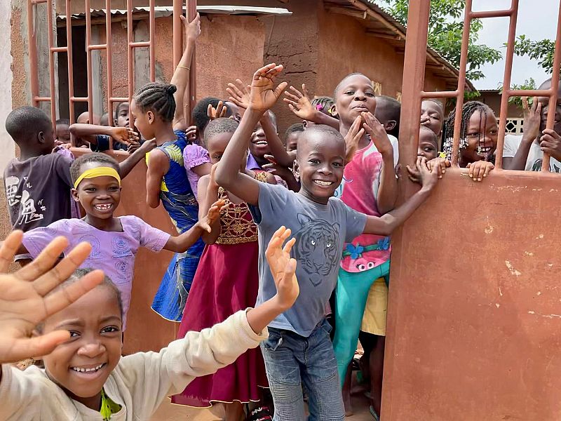 Sin "vuelta al cole" por la pobreza - Sin fronteras | Escuchar