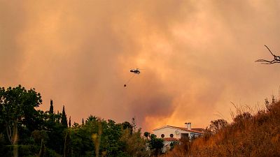 Las ma�anas de RNE con ��igo Alfonso - Los bomberos conf�an en poder controlar hoy el incendio de Sierra Bermeja - Escuchar ahora