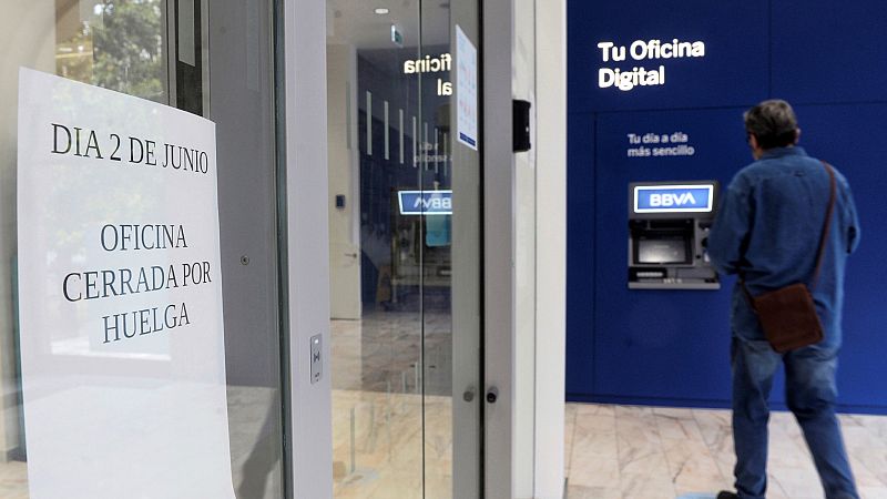 Más cerca - Cierran oficinas bancarias sin alternativa para los usuarios - Escuchar ahora
