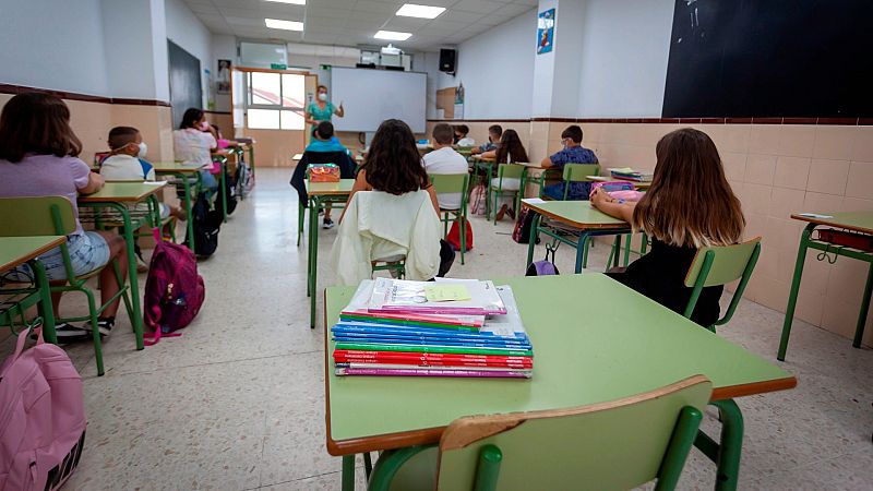 14 horas - Extremadura prohbe la entrada en los colegios a los alumnos que no lleven mascarilla - Escuchar ahora