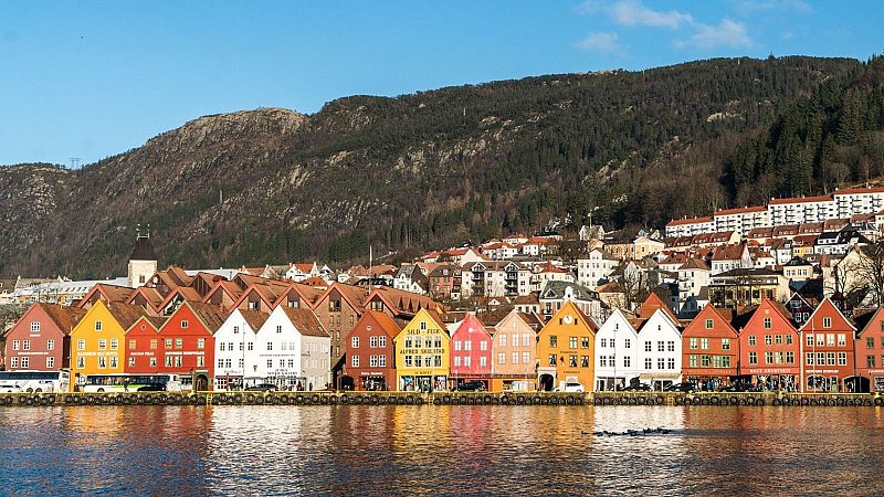 El gallo que no cesa - Tierra sin límites: Bergen, corazón de los fiordos noruegos
