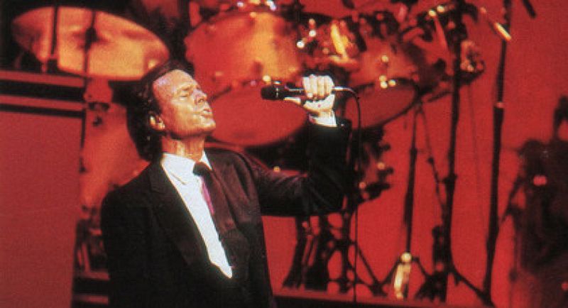 Joyas del archivo sonoro - Rueda de prensa de Julio Iglesias en 1993 - Escuchar ahora