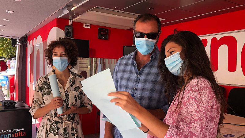 Lectura de poesía desde la Feria del Libro de Madrid - Especiales RNE | Escuchar