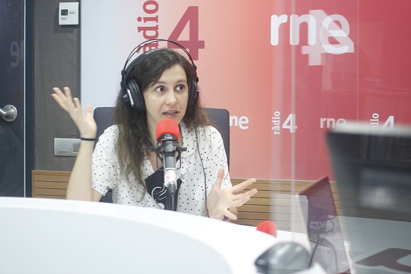 Avui Sortim - Literatura i botellots, amb Carlota Freixenet