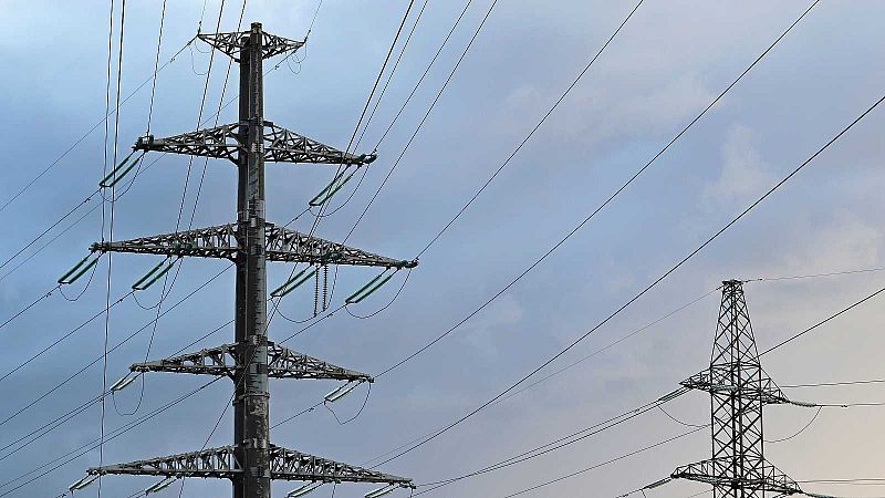 Boletines RNE - Iberdrola y Endesa piden a la UE que retire la reforma energética del Gobierno - Escuchar ahora