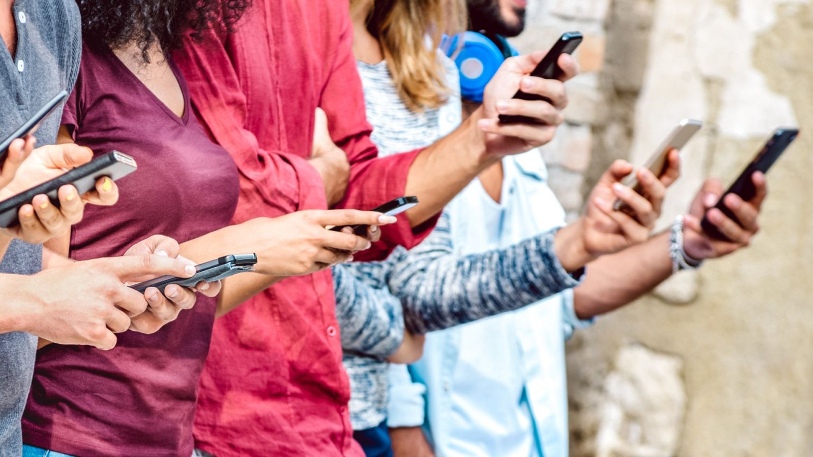 Más cerca - "Whatsapp ha transformado nuestra forma de ver el mundo" - Escuchar ahora