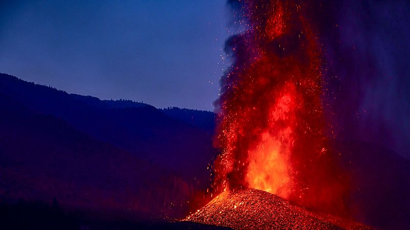 Más cerca - "Situación muy favorable para la evacuación de la lava hacia el mar"