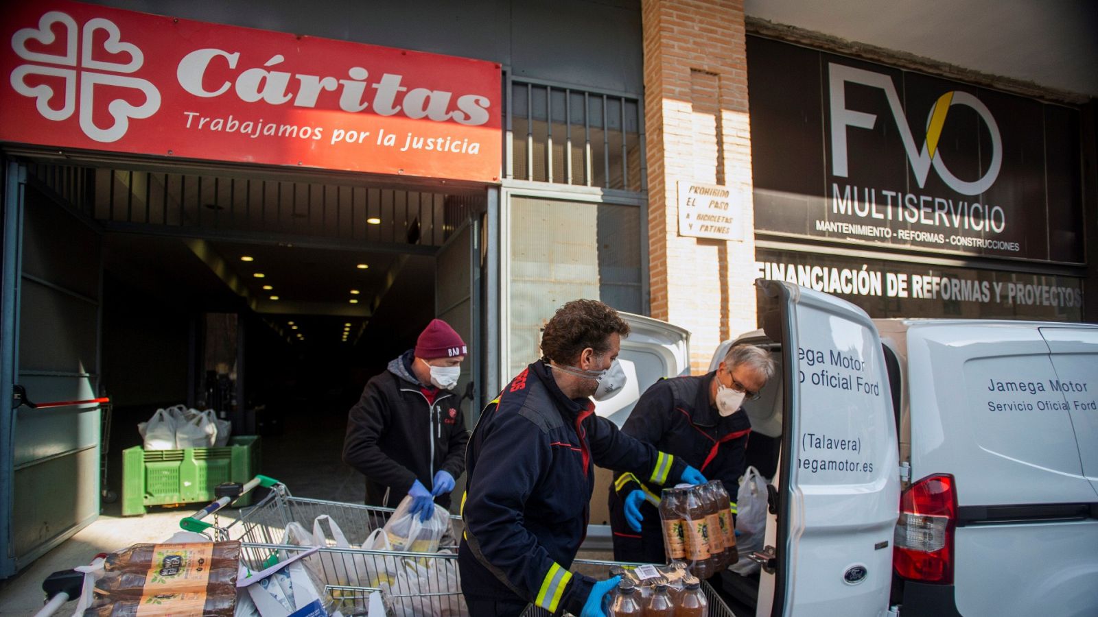 Boletines RNE - El Covid aumenta el número de familias pobres - Escuchar ahora