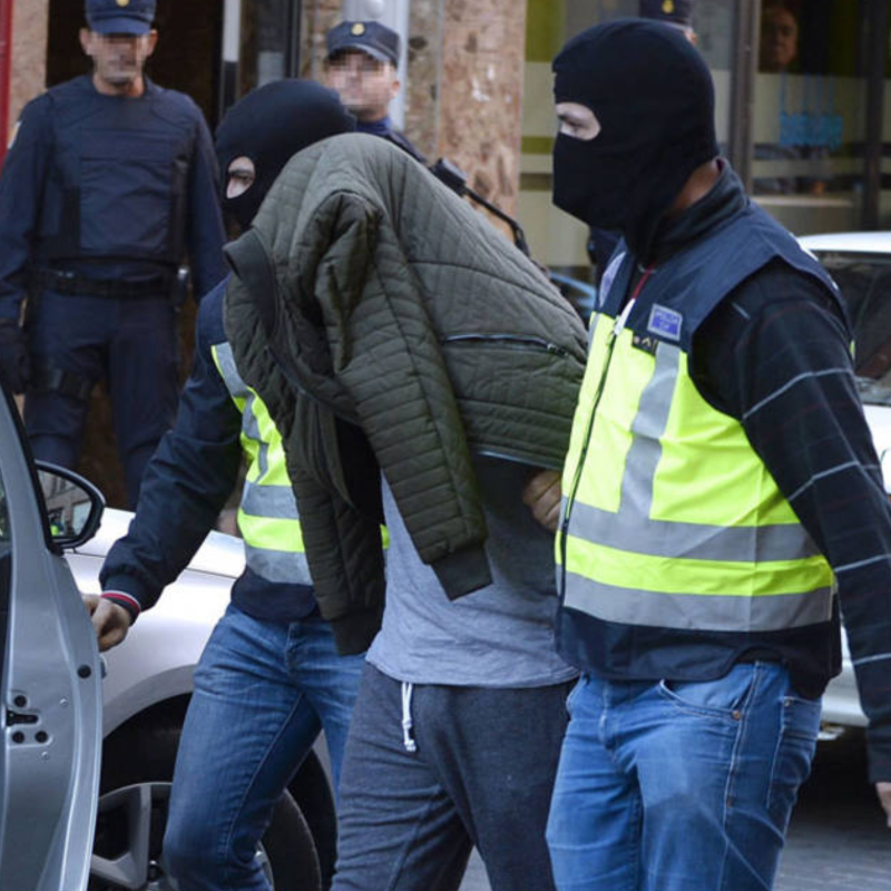 A boca de canó: Gihadistes i mossos, detinguts.