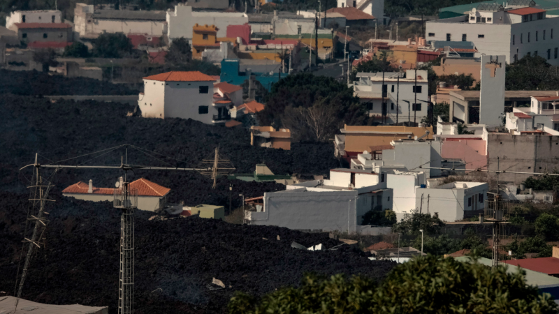 Las mañanas de RNE con Íñigo Alfonso - La lava engulle 60 casas de La Laguna en 24 horas - Escuchar ahora