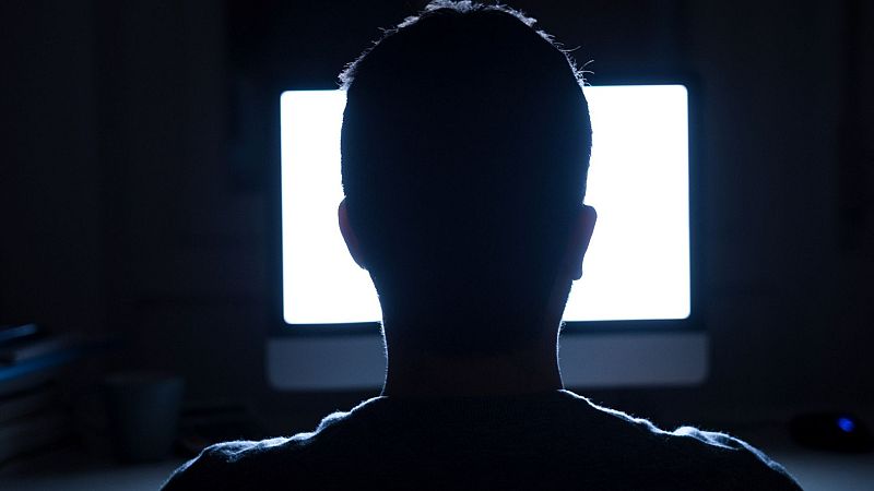 Por tres razones - "Me refugié en el ordenador para aislarme de los problemas de mi casa" - escuchar ahora