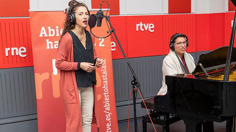 Abierto hasta las 2 - Pepe Rivero y Ángela Cervantes: 'Olas y arenas' - 21/11/21 - Escuchar ahora