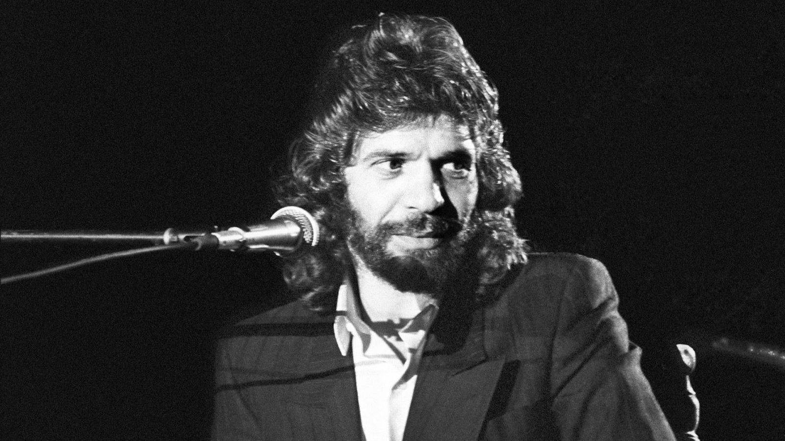 El gallo que no cesa - Versión y original: 'Volando voy' con Camarón de la Isla - Escuchar ahora