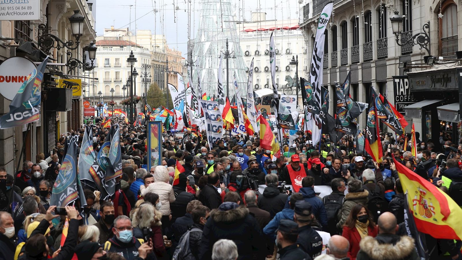 14 horas Fin de Semana - Asociaciones de Policía y Guardia Civil se manifiestan contra la reforma de la Ley de Seguridad Ciudadana - Escuchar ahora
