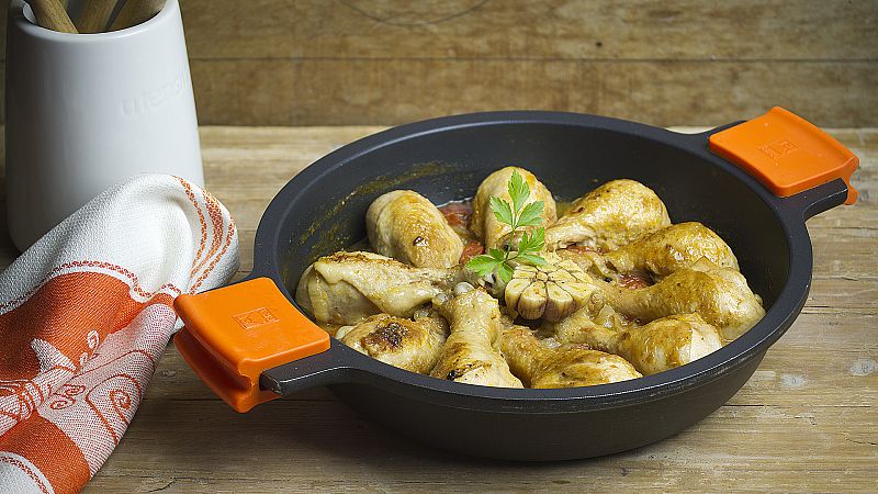 Comer y cantar - Muslos de pollo a la cerveza - 03/12/21 - Escuchar ahora