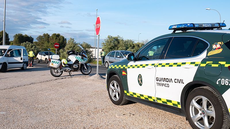 Las mañanas de RNE con Íñigo Alfonso - Nueva ley de tráfico: Seis puntos por usar el móvil conduciendo - Escuchar ahora