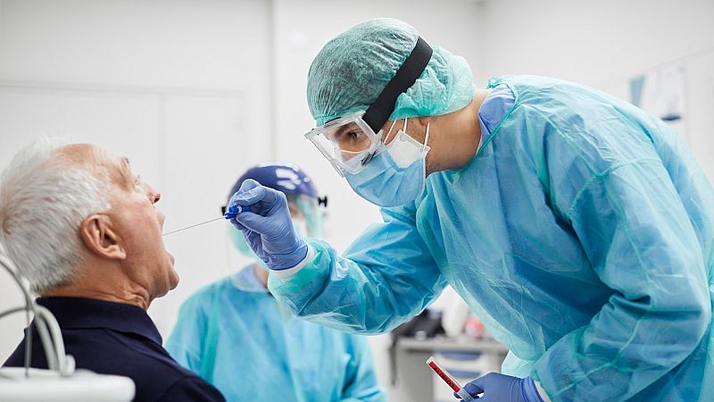 24 horas - España entra en riesgo alto al subir la incidencia de covid a 305 casos - Escuchar ahora