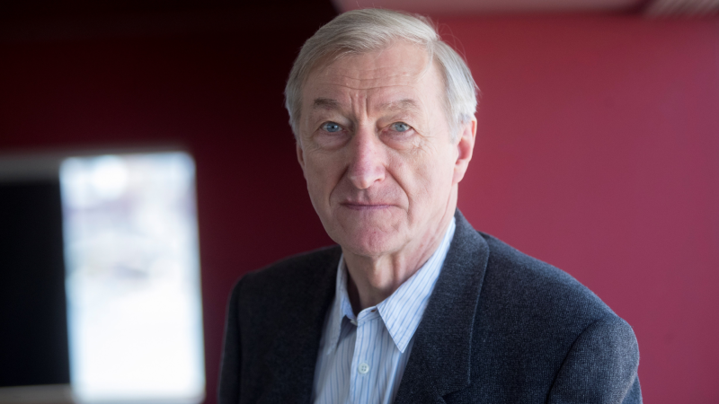 Jardín de quimeras - Julian Barnes, 'El hombre de la bata roja' - 09/12/21 - Escuchar ahora