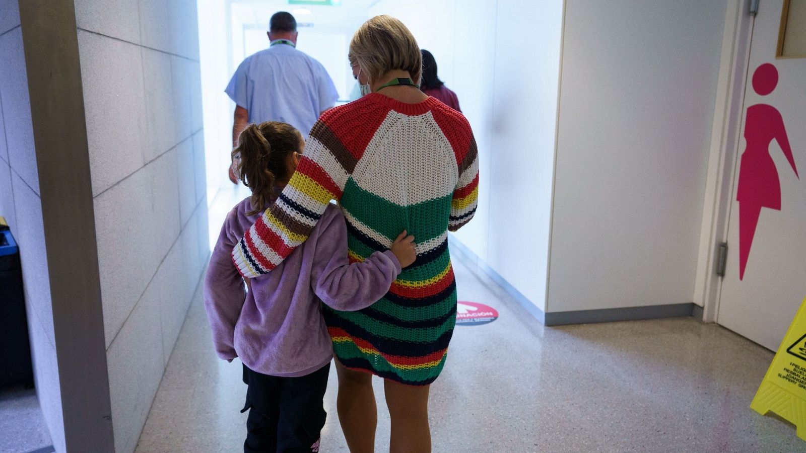 Las mañanas de RNE con Íñigo Alfonso - Los equilibrios para cubrir las cuarentenas de los niños por COVID - Escuchar ahora