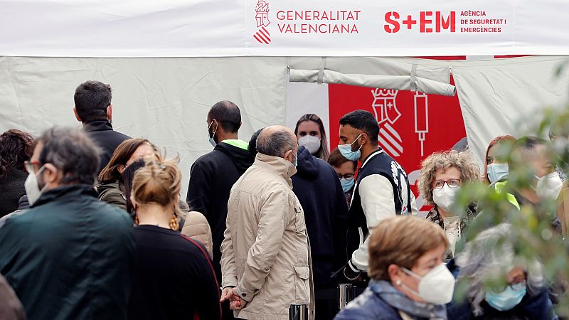 14 horas - Los epidemiólogos piden limitar la interacción social